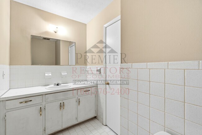 Building Photo - 520 Asa Dr