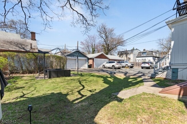 Building Photo - 137 S Burnet St