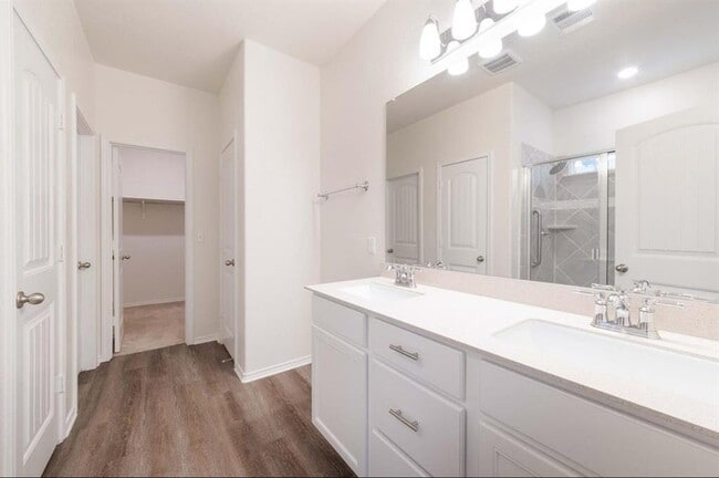 Building Photo - 803 Sandhill Branch Dr