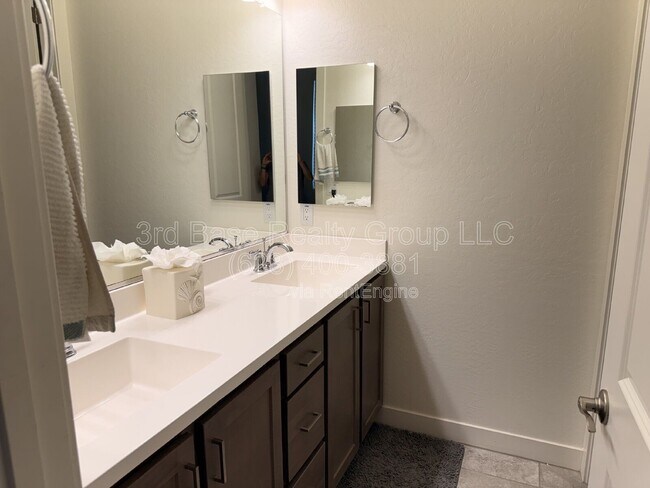 Building Photo - 21045 W Sunrise Ln