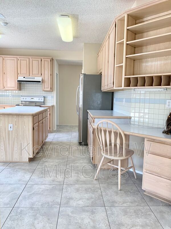 Building Photo - 2320 Kittyhawk Dr