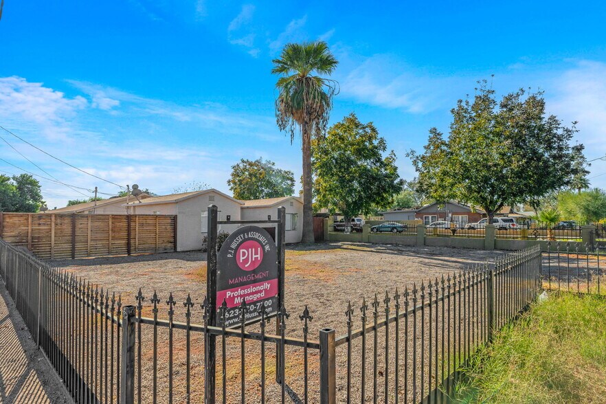 Building Photo - 2745 E Willetta St