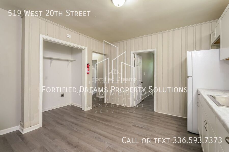 Building Photo - 519 W 20th St