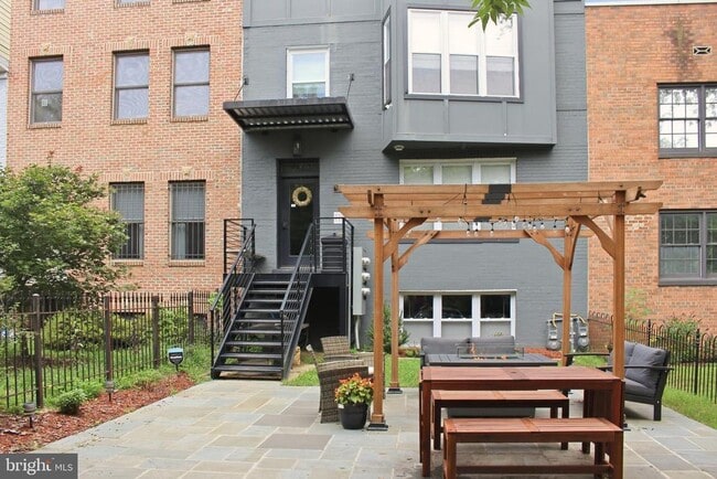 Building Photo - 1643 New Jersey Ave NW