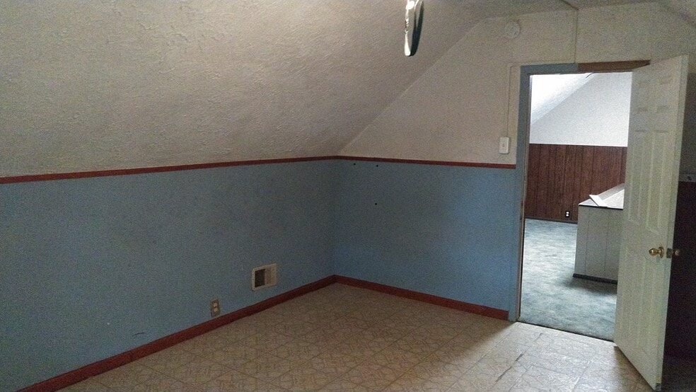 p Stairs bedroom East Side of home - 1537 Linden St