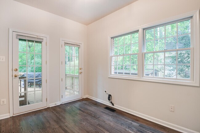 Building Photo - 6351 Lakewood Dr