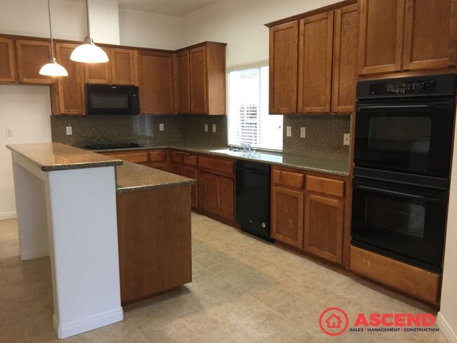 Building Photo - Comfortable 3-Bedroom, 2-Bath Home with Modern Kitchen