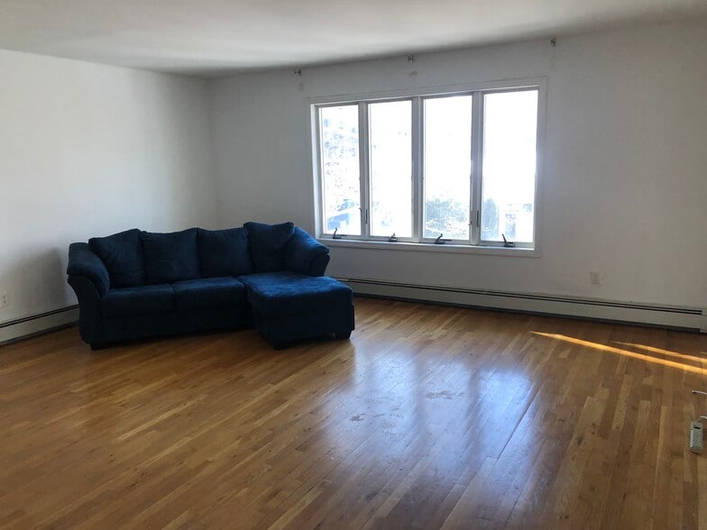 Building Photo - 659 Gramatan Ave