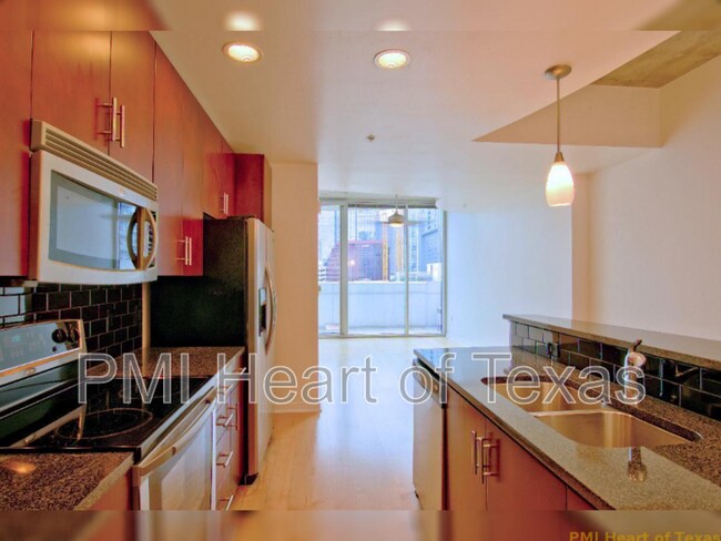 Building Photo - 360 Nueces St