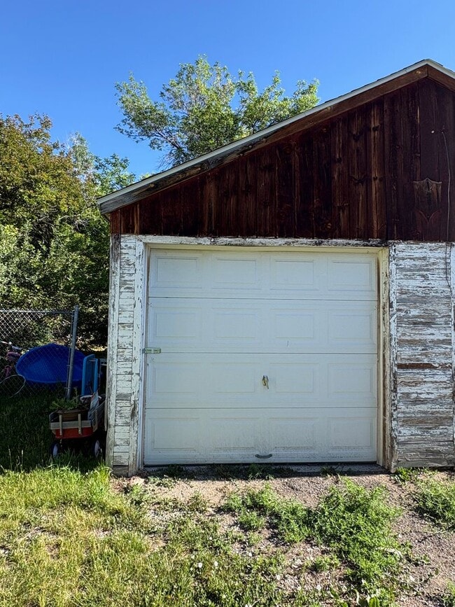 Building Photo - 2923-2925 Poly Dr