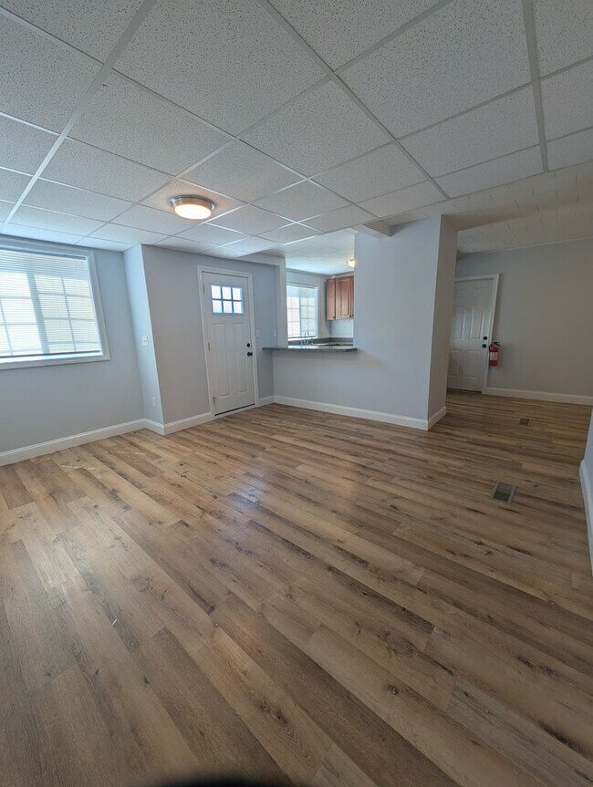 Building Photo - First Floor 1 Bedroom