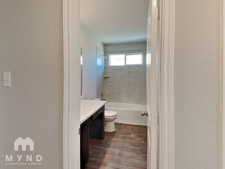 Building Photo - 14614 Fronted Goose