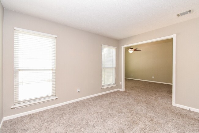 Building Photo - 9400 Doliver Dr