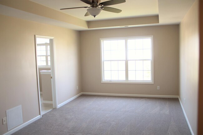 Building Photo - 107 Enchanted Way
