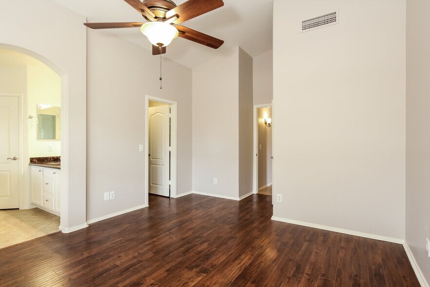 Building Photo - 9935 W Potter Dr