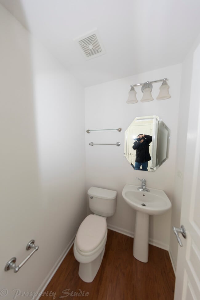 Building Photo - 636 Hawley Dr