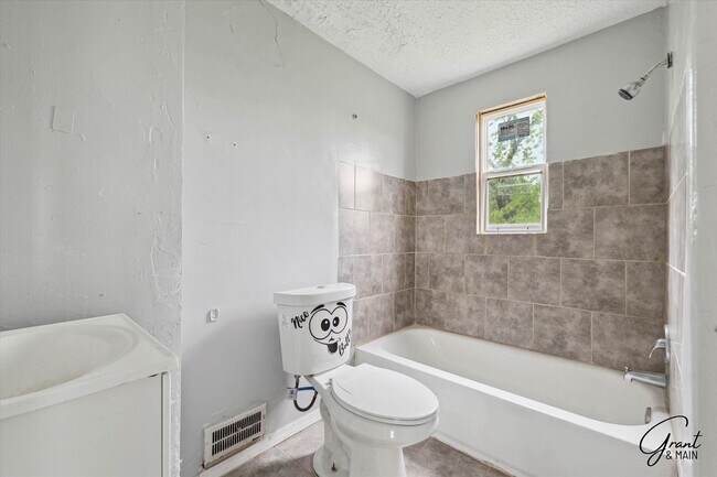 Building Photo - 18330/18332 Kelly Rd - Wise Man Investing LLC