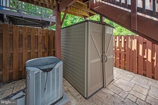 Building Photo - 104 Stingray Ct