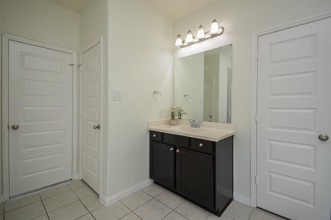 Building Photo - 22211 Weller Oaks Dr