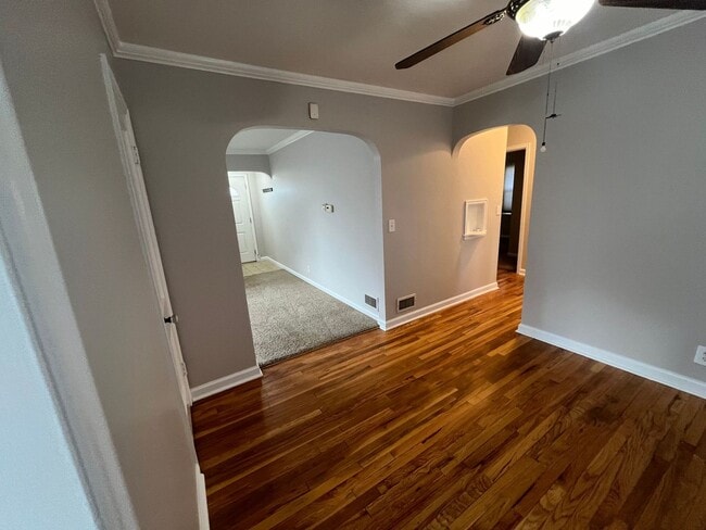 Building Photo - 3 Bedroom / 2 Bath Home!
