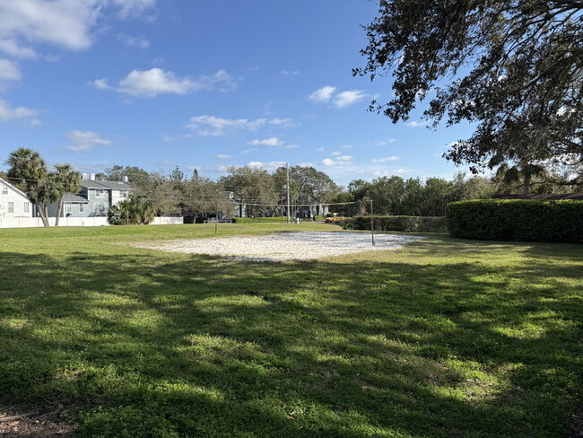 Building Photo - Spacious 2-Bed, 2-Bath Condo in Palm Harbor!