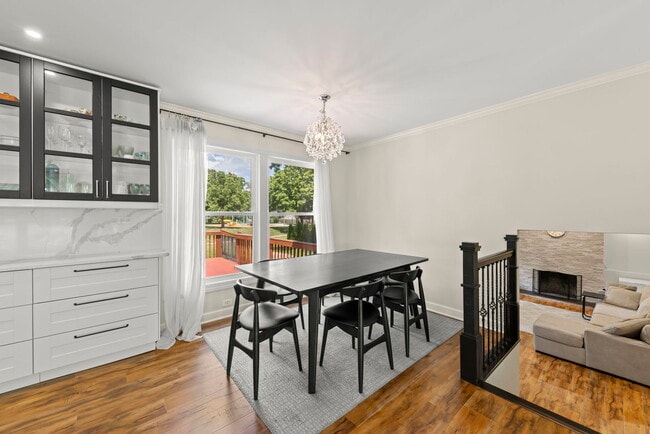 Building Photo - 215 Longridge Ct