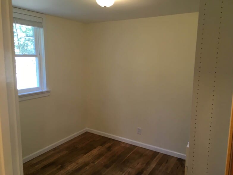 Back bedroom - 5007 SW Custer St