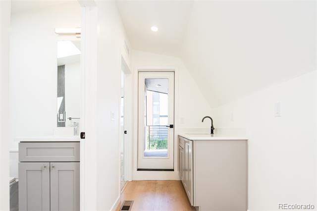 Building Photo - 267 S Jackson St