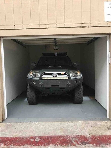 1 car Garage - 704 Ventura Pl
