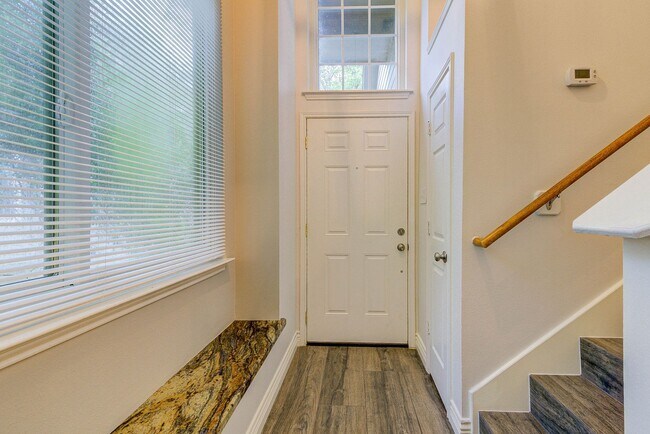 Building Photo - Stylish Woodlands Home Steps from H-E-B & ...