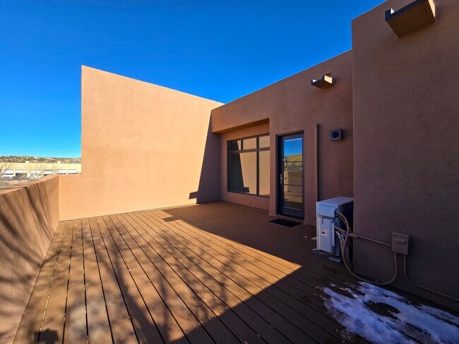 Building Photo - 927 Alto St