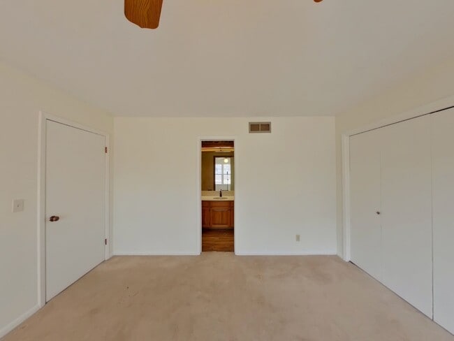 Building Photo - 7761 Killarney Ct