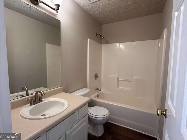 Building Photo - 305 Hulan Way