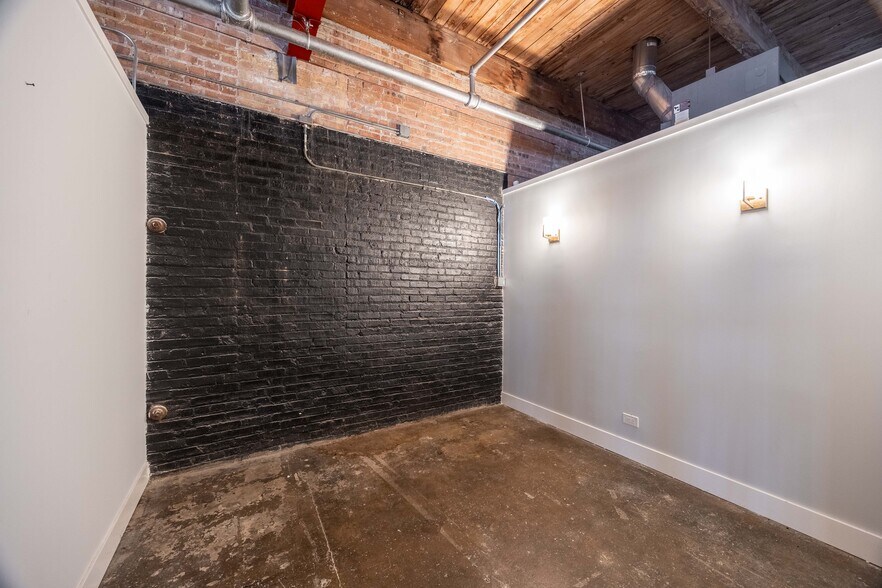 Building Photo - 3134 W Carroll Ave