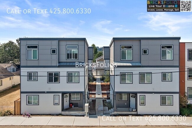 Primary Photo - Near JBLM – Stylish, Comfortable, and Move...