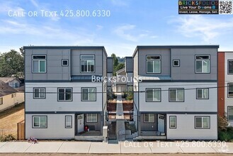 Building Photo - Near JBLM – Stylish, Comfortable, and Move...