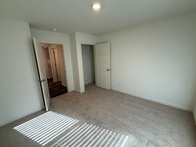 Building Photo - Caffee sub-division, very close to Mercedes plant, one level 4 Bedroom/2 Bath 1774 sqft