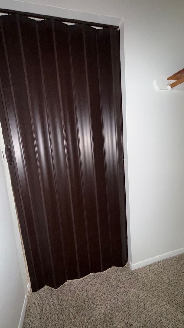 Building Photo - Lower 2-Bedroom | Heat Included & Fully Renovated