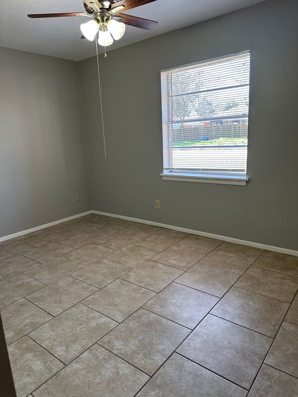 Building Photo - 3624 Sanderson Ln