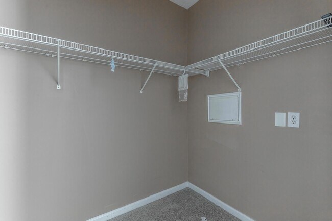 Building Photo - 6105 Regency Ct