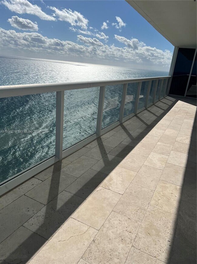 Building Photo - 1830 S Ocean Dr