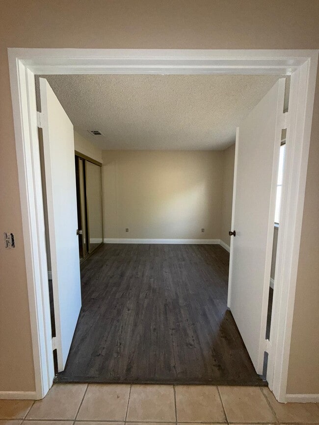 Building Photo - Rockridge Ln