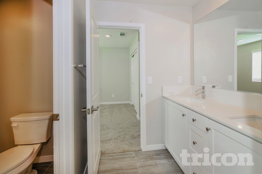 Building Photo - 31610 Dwight Dr