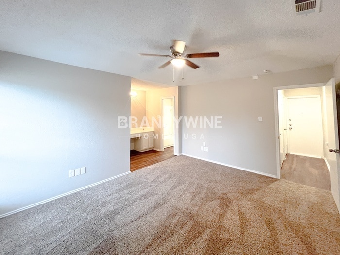 Building Photo - 129 E Bancroft Dr