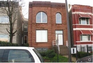 Building Photo - 2717 W Congress Pkwy