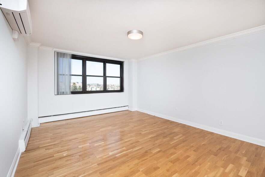 Building Photo - 1410 Columbia Rd