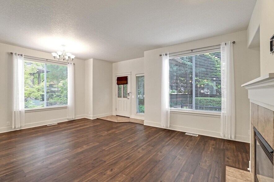 Building Photo - 10533 NE Avery Way