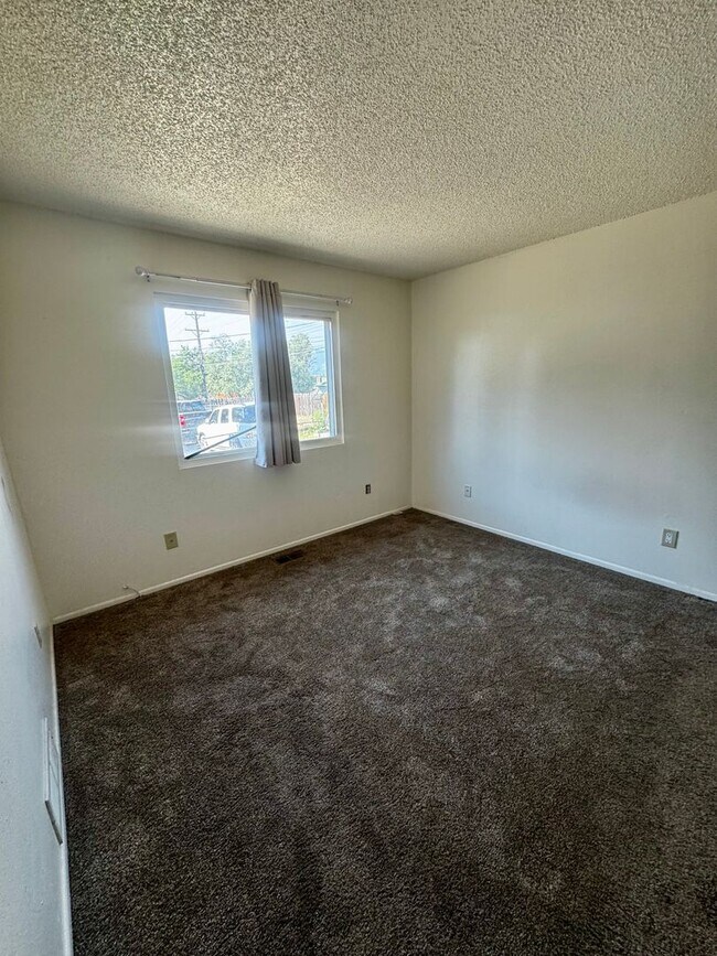 Building Photo - 702/704 Bonfoy Ave