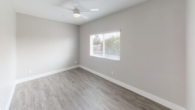 Building Photo - 7BD/5BA, LOTS of Parking!! (Lease out, pen...