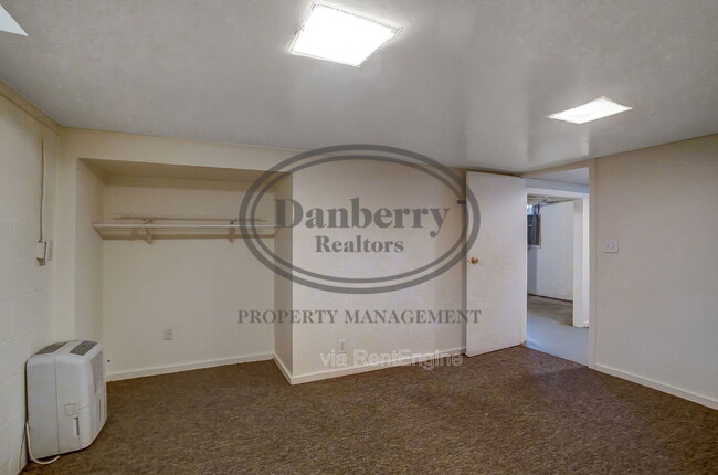 Building Photo - 1017 Searles Rd